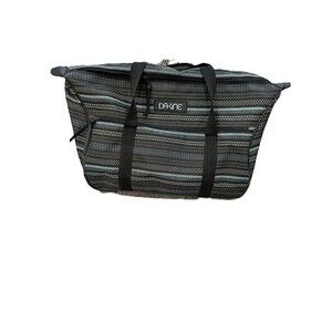 Lightweight Dakine travel duffel – durable, stylish, and versatile
